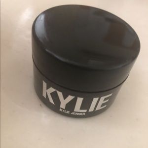 Kylie Jenner Powder Highlight